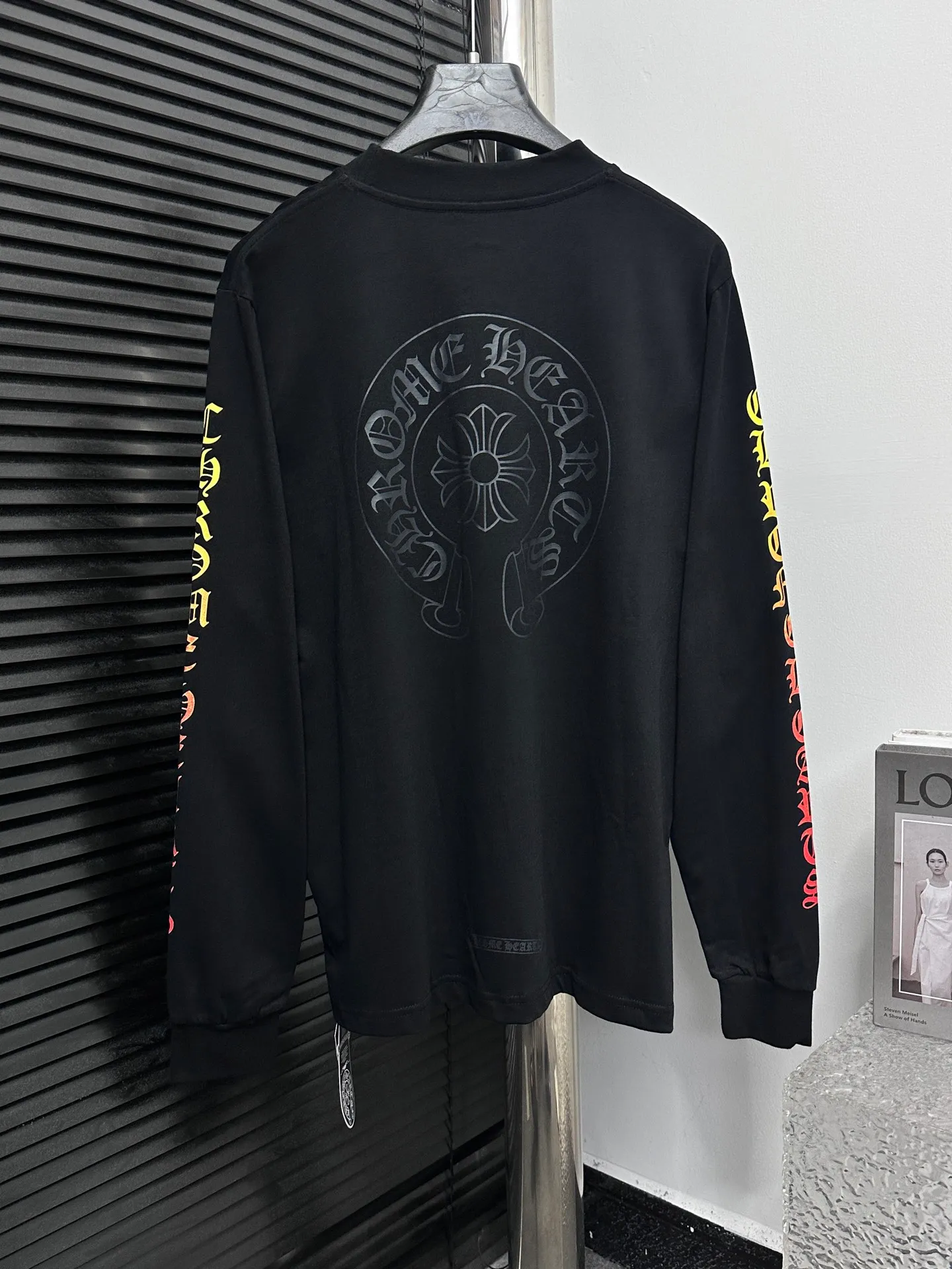 🅿️230 [Come Hearts] Crow Heart Graffiti Letters Limited Sanskrit Printed Long Sleeves, High Weight Threads on Collar and Cuffs, Custom Weaved and Dyed 280g Double Yarn Pure Cotton Fabric, Washed Anti-Counterfeiting Tags and other auxiliary labels are all correct versions, super conspicuous, super pretty, super stylish, same style for men and women! The overall upper body highlights fashion and individuality, and when worn together by a couple, it is a recommended T-shirt by the Street Ace!! Same style for men and women Size: XS-L